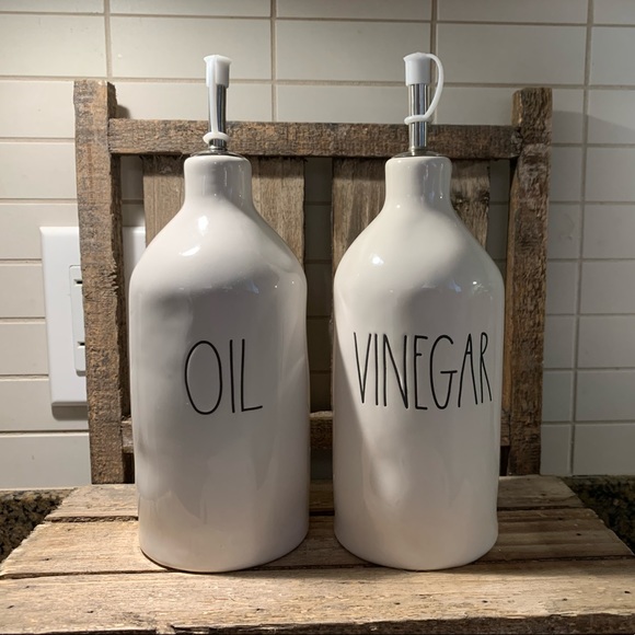 Rae Dunn Accessories - 🇺🇸 Rae Dunn large OIL & VINEGAR cruets